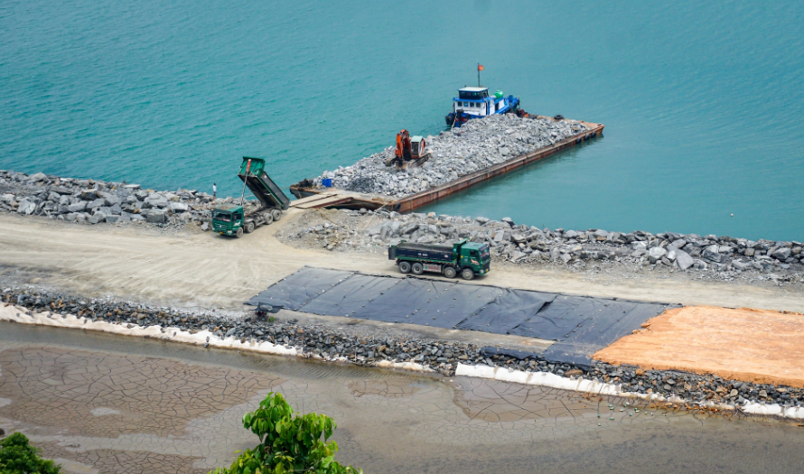 port construction in vietnam - lien chieu port construction project - da nang city - vietnam