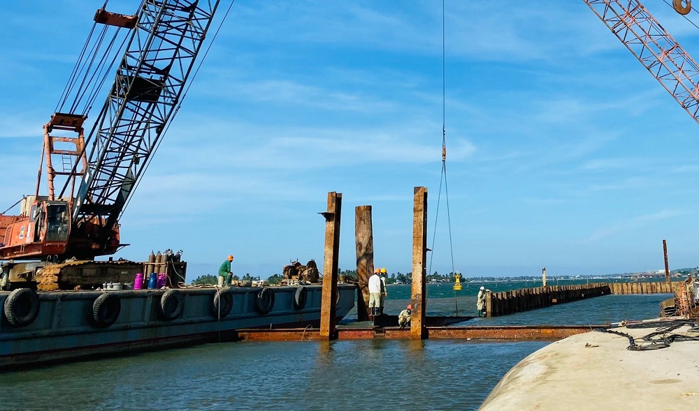 port construction in vietnam - lien chieu port construction project - da nang city - vietnam