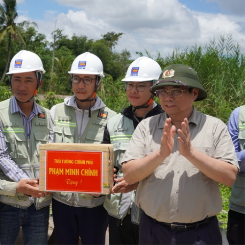 Đoàn công tác của Thủ tướng Chính phủ thăm công trường xây dựng Đường cao tốc Cao Lãnh An Hữu