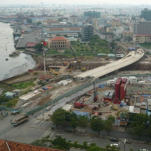 Toàn bộ tuyến đường đại lộ Đông - Tây Tp. Hồ Chí Minh, bao gồm hầm Thủ Thiêm băng qua sông Sài Gòn, chính thức thông xe